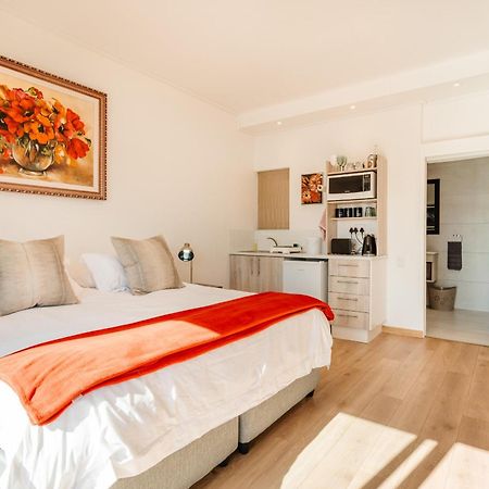 Vlei Cove Guesthouse เคปทาวน์ ภายนอก รูปภาพ