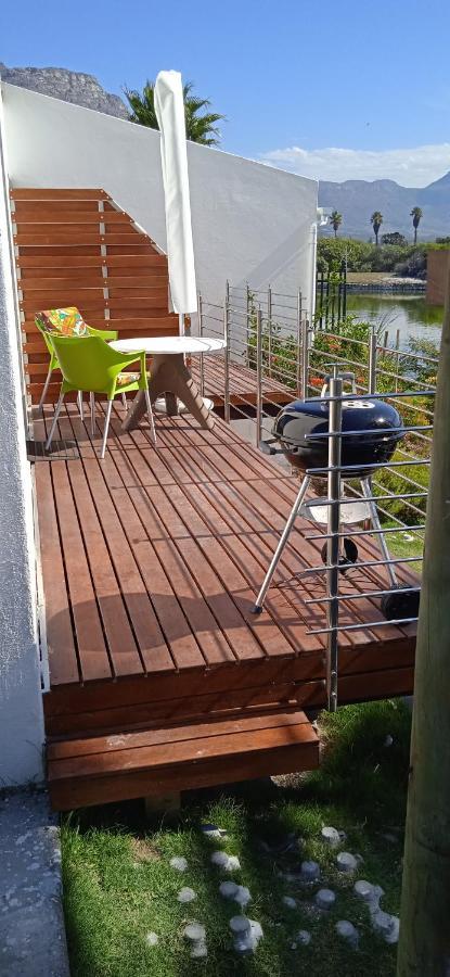 Vlei Cove Guesthouse เคปทาวน์ ภายนอก รูปภาพ