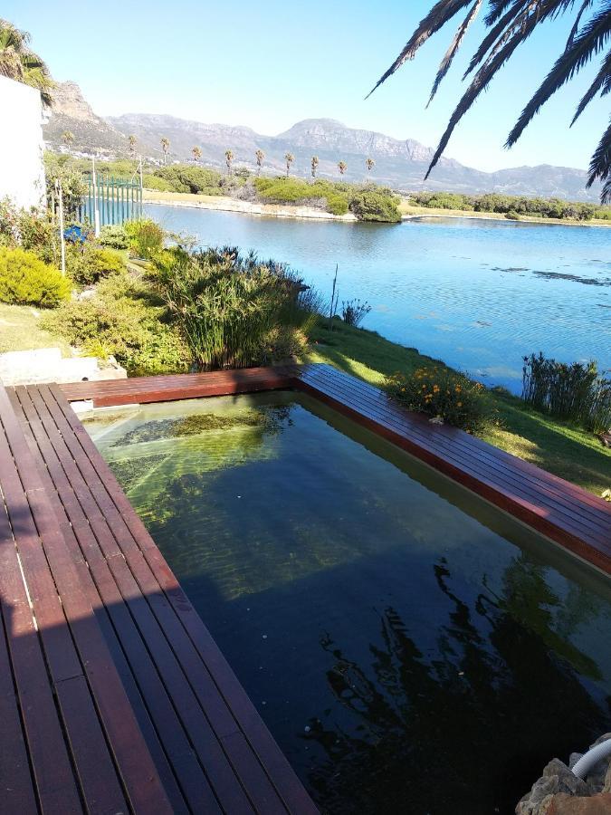 Vlei Cove Guesthouse เคปทาวน์ ภายนอก รูปภาพ