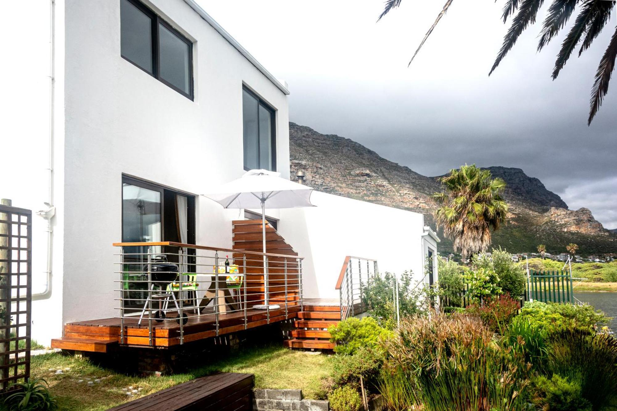 Vlei Cove Guesthouse เคปทาวน์ ภายนอก รูปภาพ