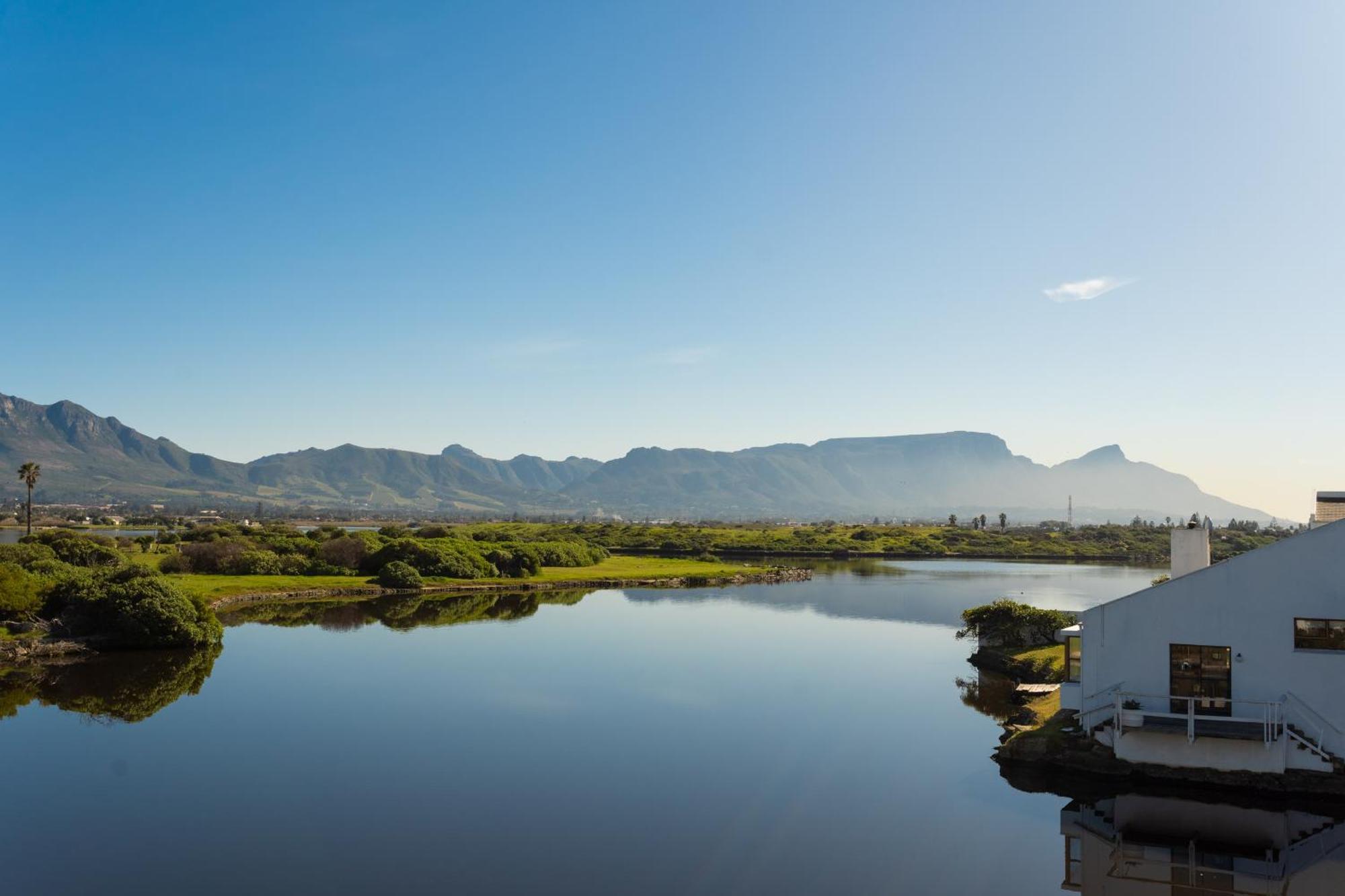Vlei Cove Guesthouse เคปทาวน์ ภายนอก รูปภาพ