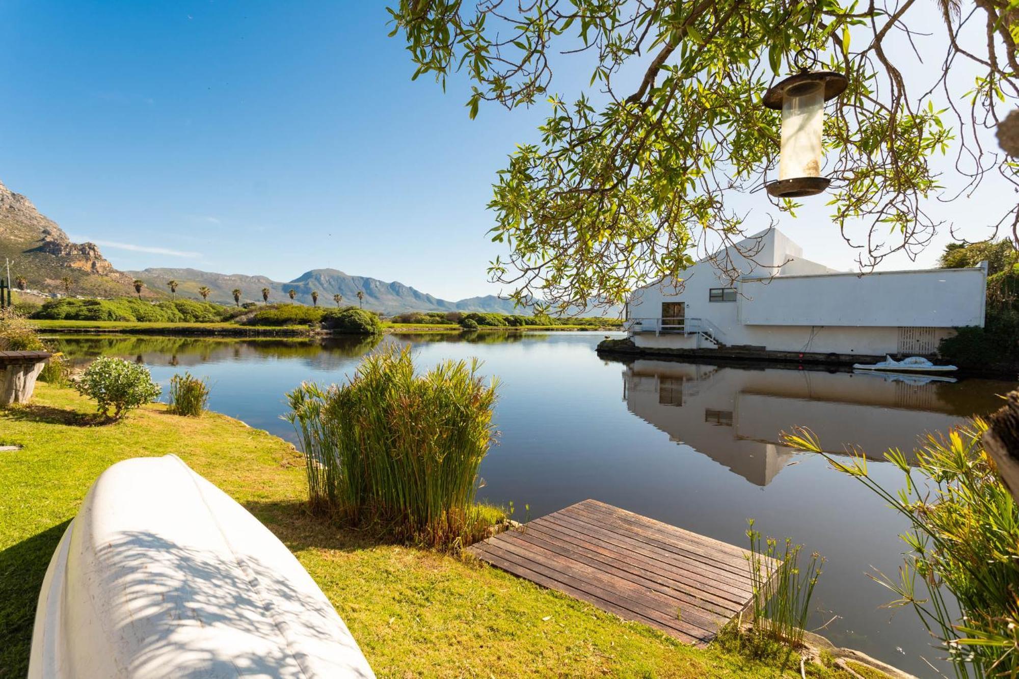 Vlei Cove Guesthouse เคปทาวน์ ภายนอก รูปภาพ