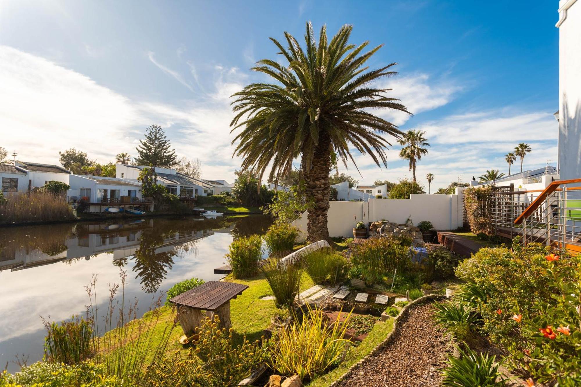Vlei Cove Guesthouse เคปทาวน์ ภายนอก รูปภาพ