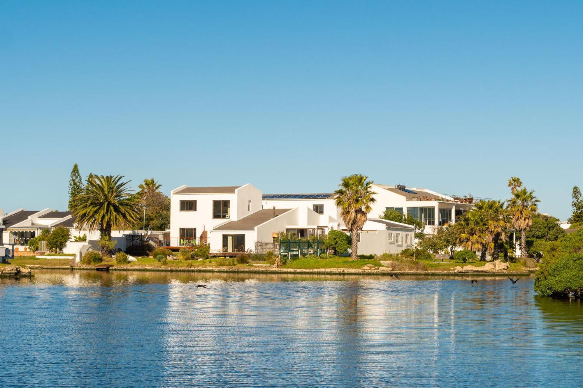 Vlei Cove Guesthouse เคปทาวน์ ภายนอก รูปภาพ