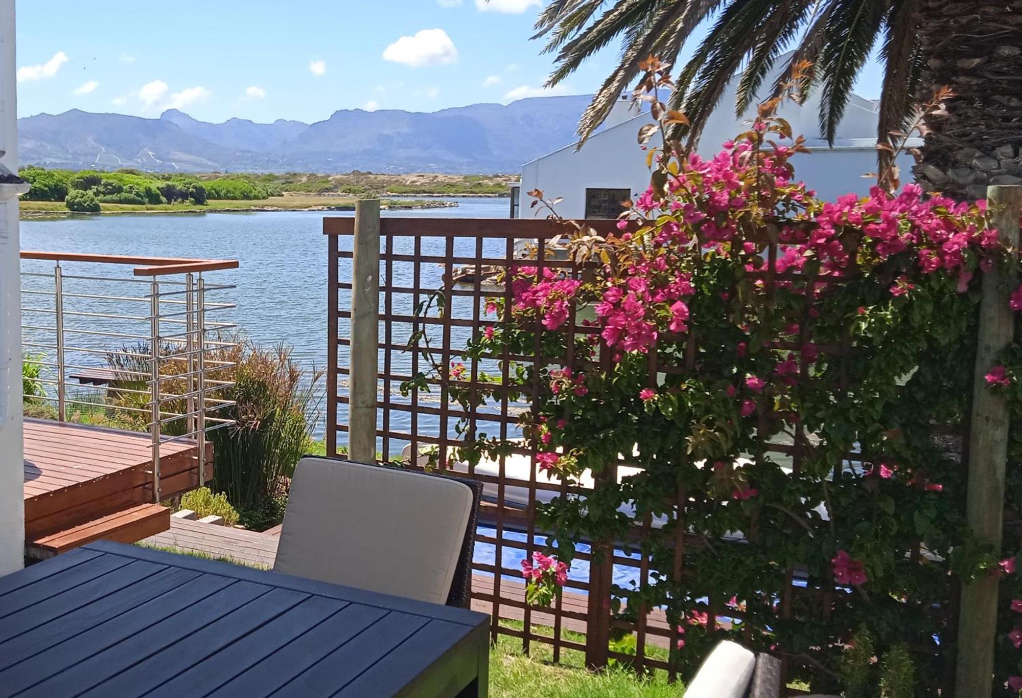 Vlei Cove Guesthouse เคปทาวน์ ภายนอก รูปภาพ