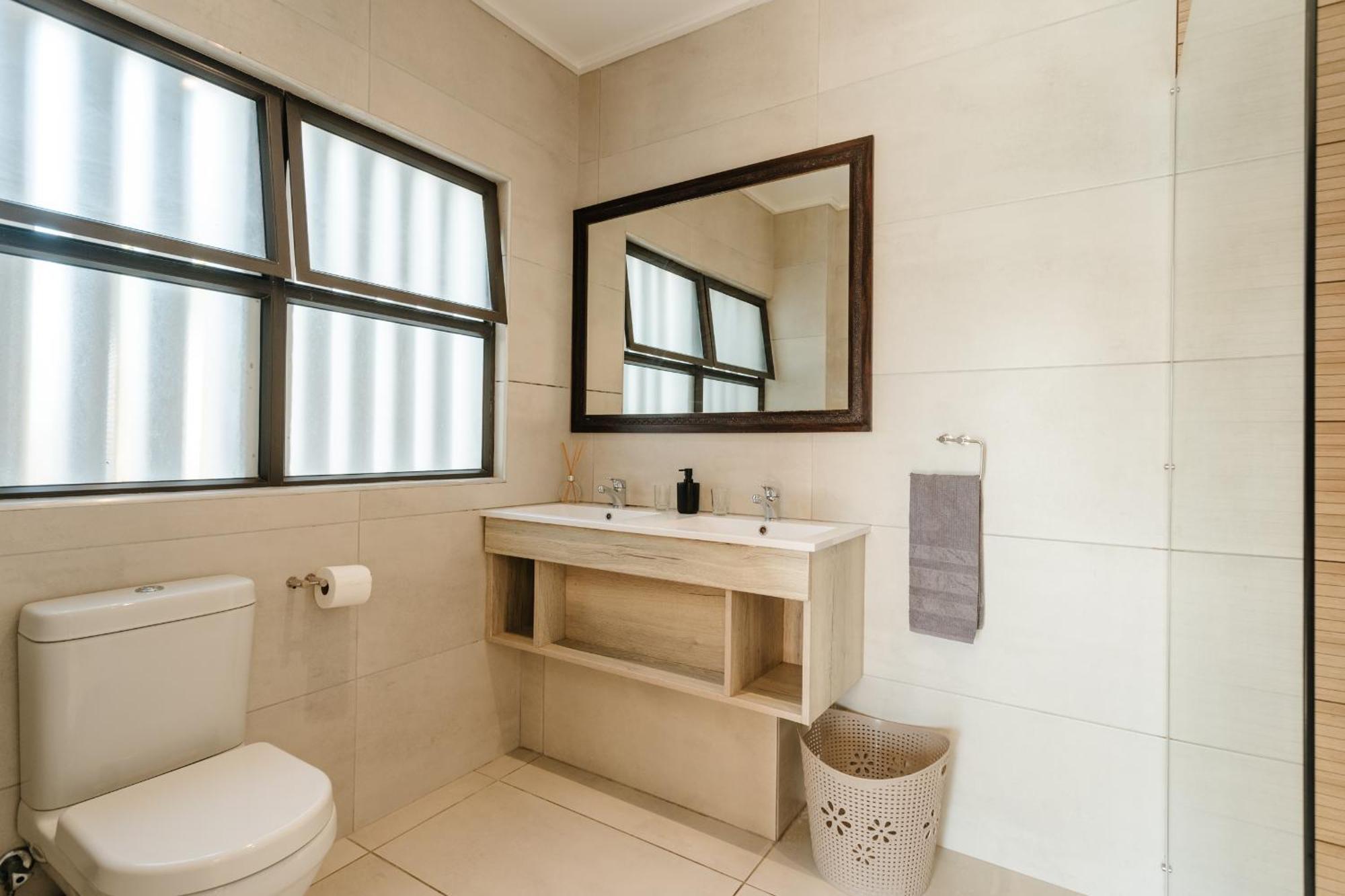 Vlei Cove Guesthouse เคปทาวน์ ภายนอก รูปภาพ