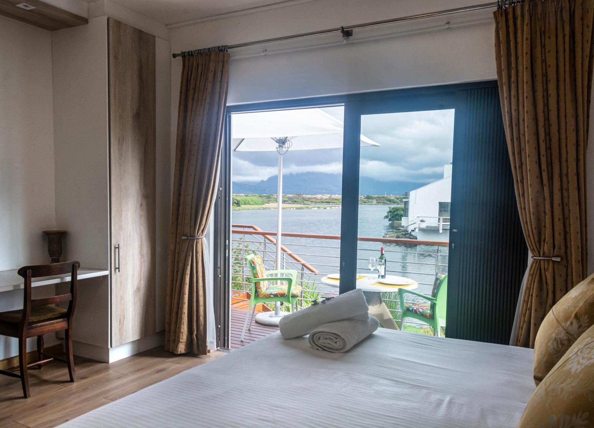 Vlei Cove Guesthouse เคปทาวน์ ภายนอก รูปภาพ