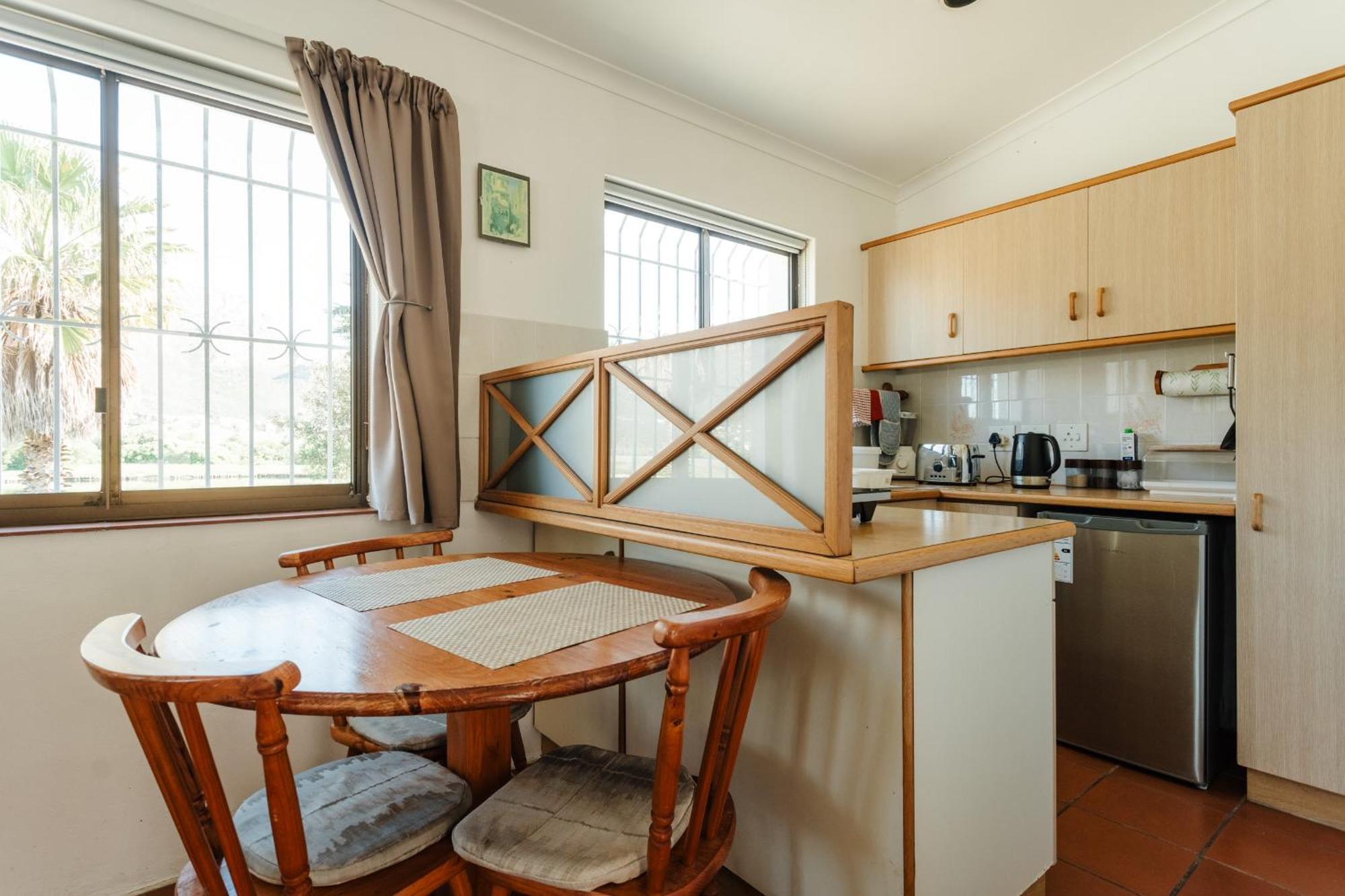 Vlei Cove Guesthouse เคปทาวน์ ภายนอก รูปภาพ